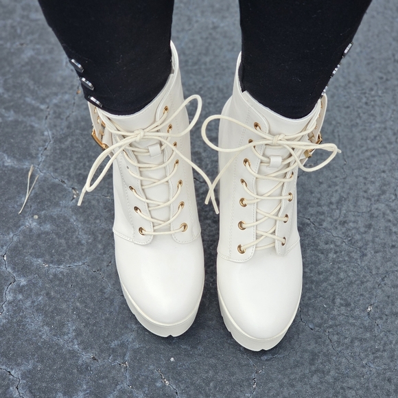 Women's Block Heel Lace Up Botties White Color - Picture 5 of 7